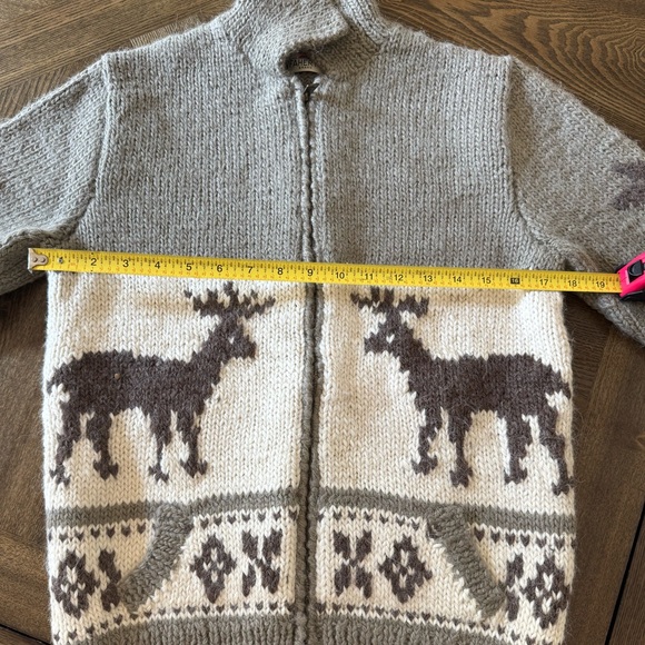 Faherty Sweater! ❄️ - Picture 5 of 7